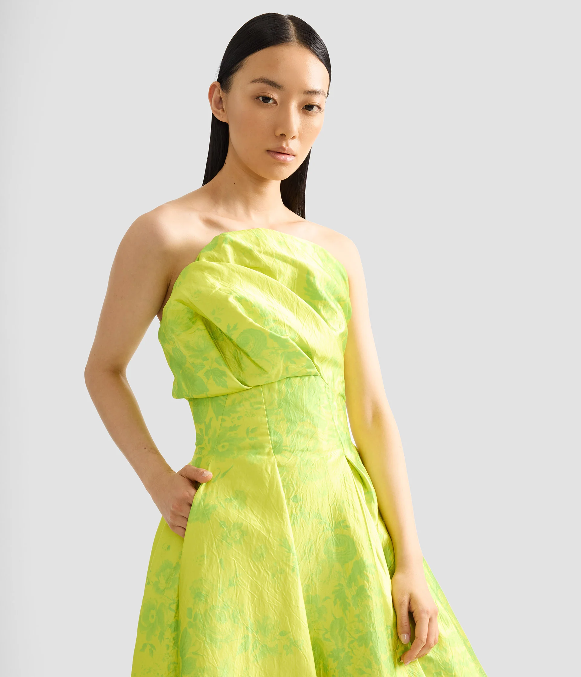 Floral Print Textured Satin Cloud Midi Dress - Image 5